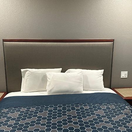 Royal Motel Tracy Luaran gambar